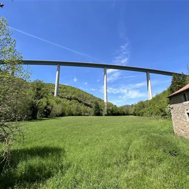 Ecolodge Lumipod : un hébergement insolite nature en Aveyron prés de Millau